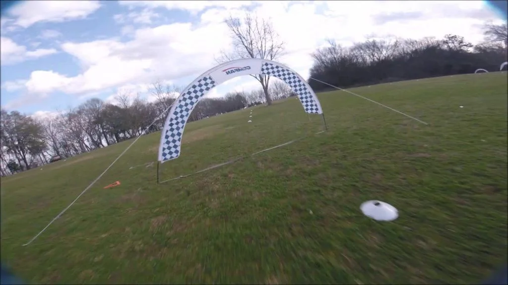 ¿Qué es el FPV en drones de carreras?