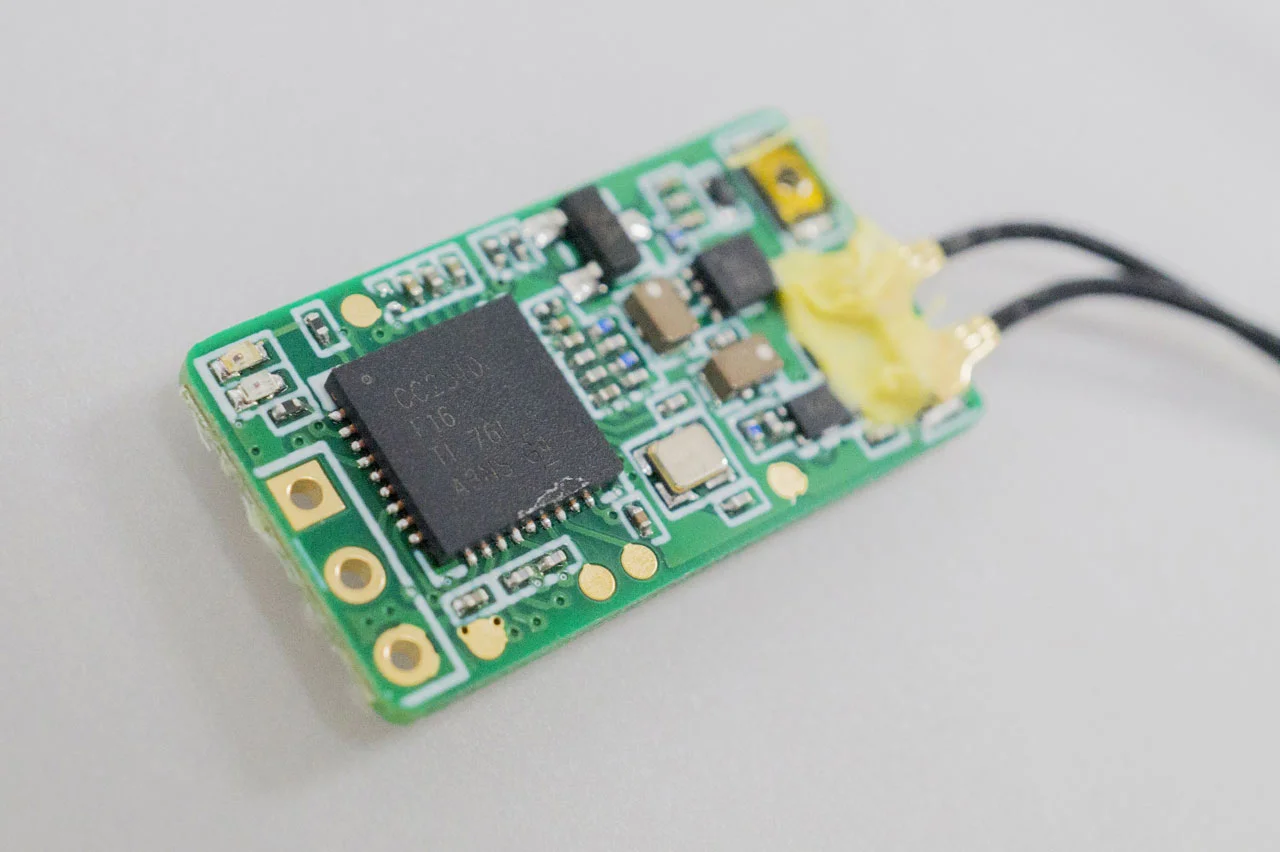 FrSky XM+: Por qué elegir este receptor para tu drone de carreras